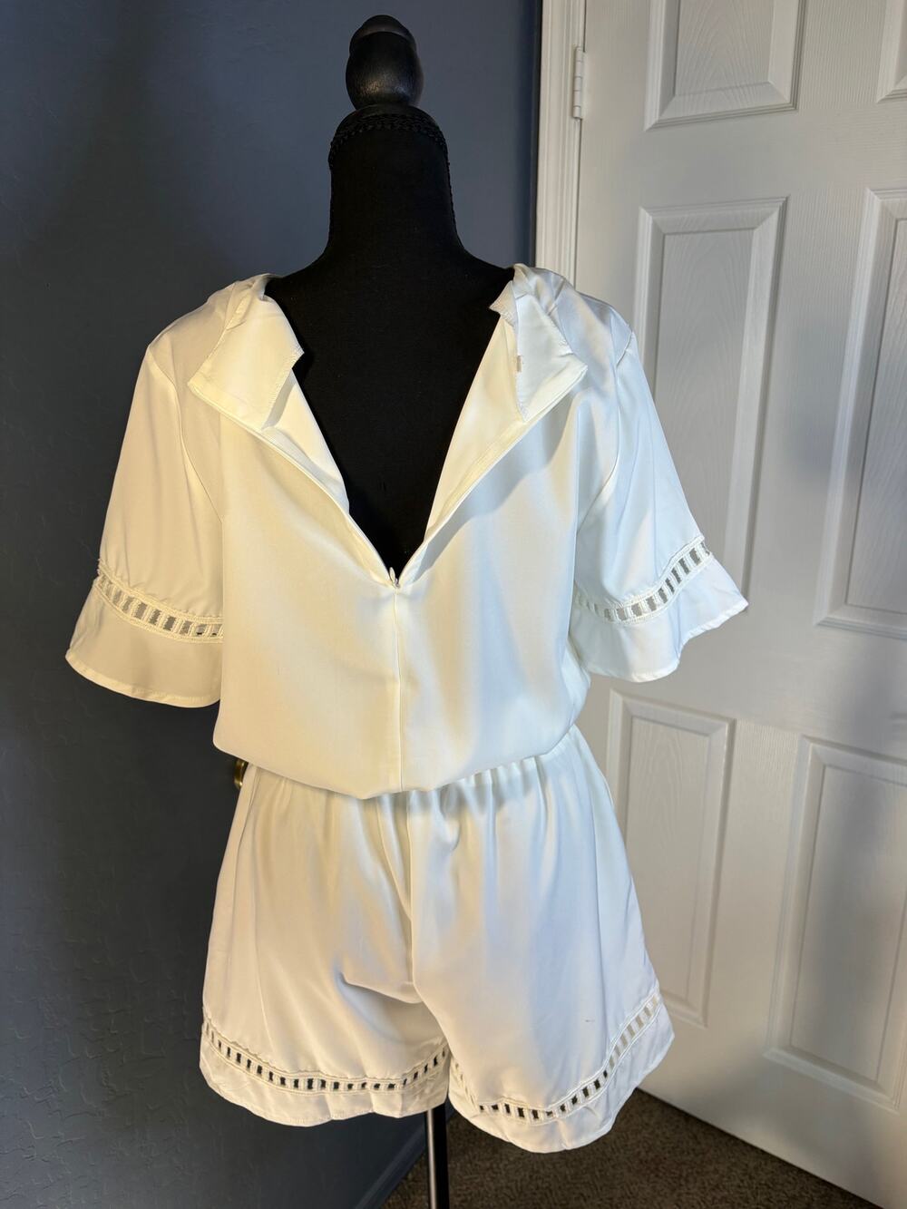 Women's White Casual V-Neck Romper, Elastic Waist, Short Sleeves L